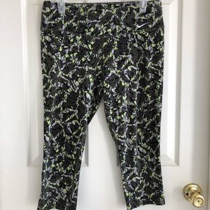 Nike dri-fit Capri leggings Women’s L